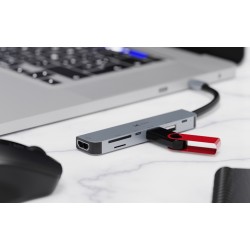Xtech - Hub - 7 puertos - USB-C® 7-in-1 XTC-571